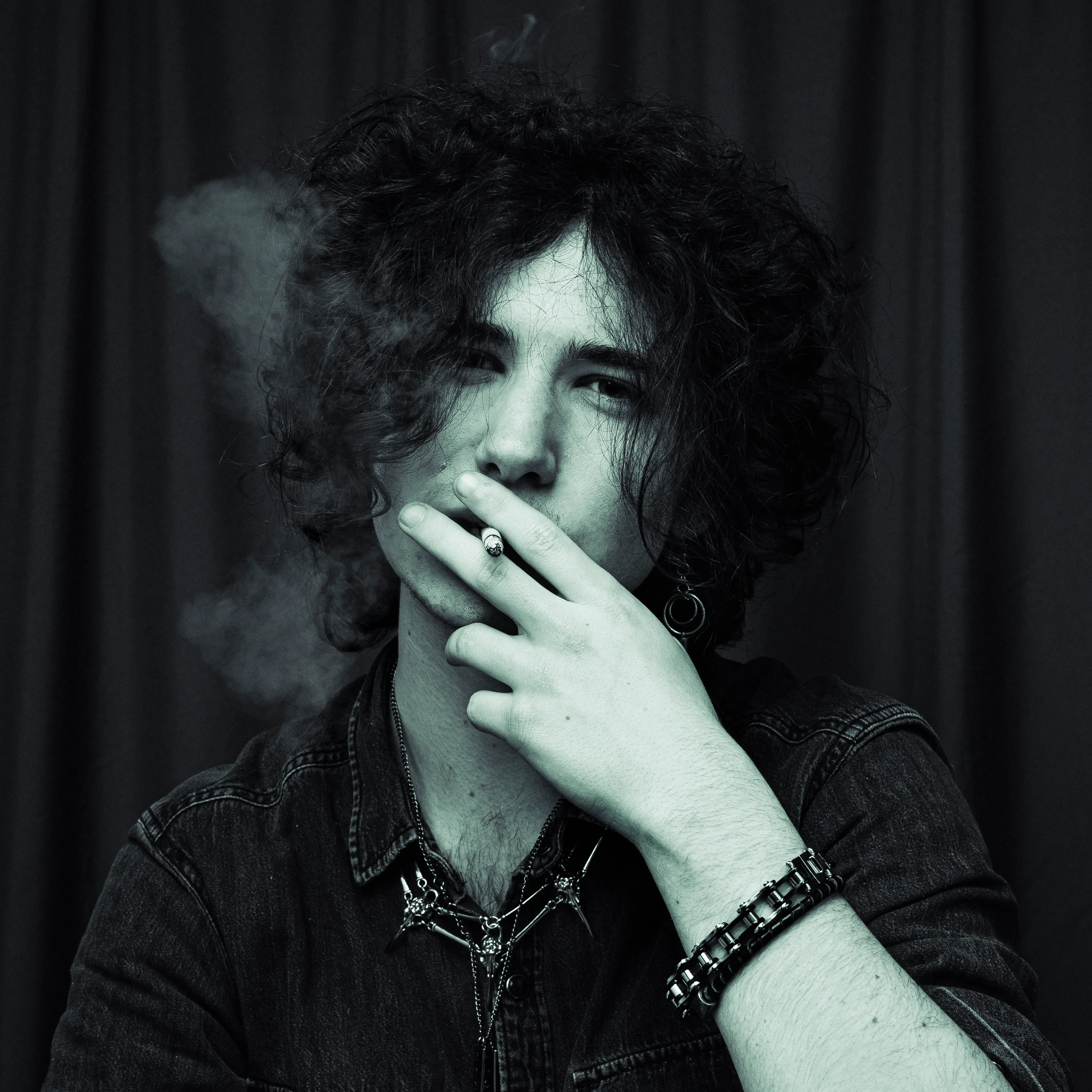 Whatever People Say I Am, That's What I'm Not - Arctic Monkeys (2006)